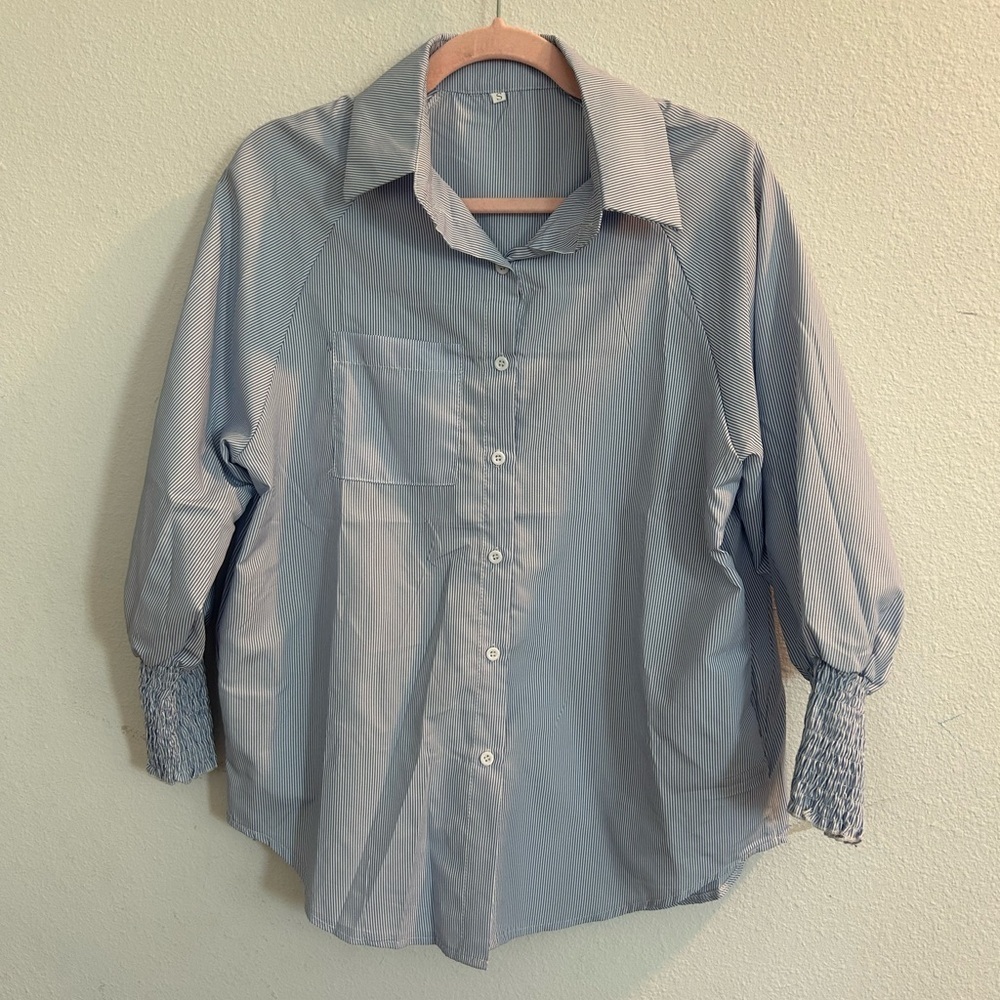 Women’s Blue & White Striped Blouse w Long Sleeves Smocked Cuffs Pockets

Size S